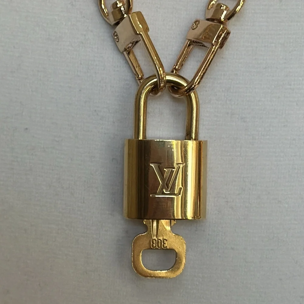 LV Lock & Key #303 with Unbranded Chain - Picture 5 of 11
